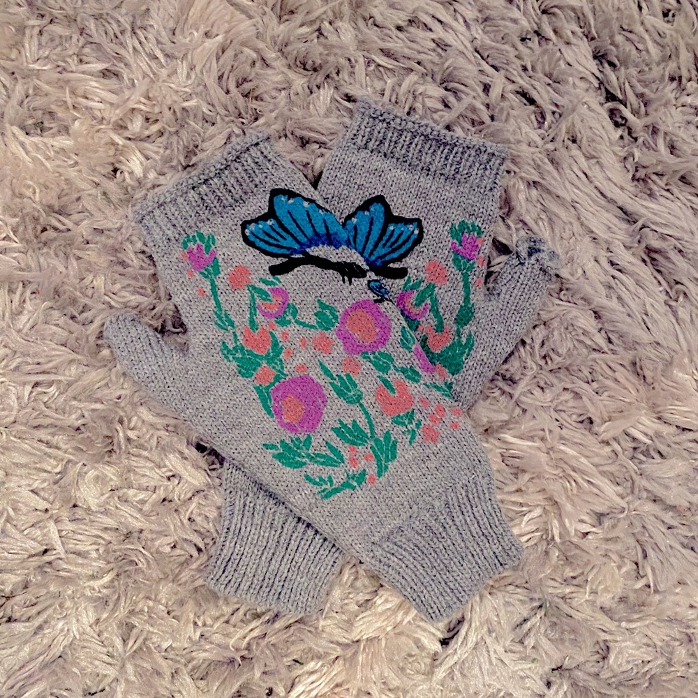 Fingerless gray mittens w/ flowers and butterflies